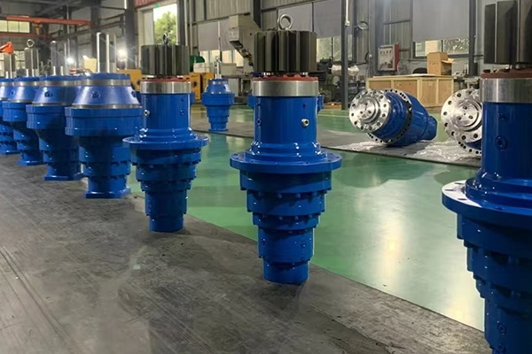 SGR Gearboxes sunt in grues et constructione grues.